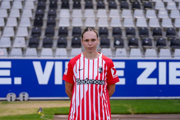 Alina Axtmann; SC Freiburg; 1.BL Frauen, Porträttermin 2026 2027 Freiburg Dreisamstadion Baden-Wuerttemberg Deutschland *** Alina Axtmann, SC Freiburg 1, Women s Bundesliga, Photo Shoot 2026–2027, Freiburg, Dreisamstadion, Baden-Württemberg, Germany Copyright: xAA STEINSIEK.CHx