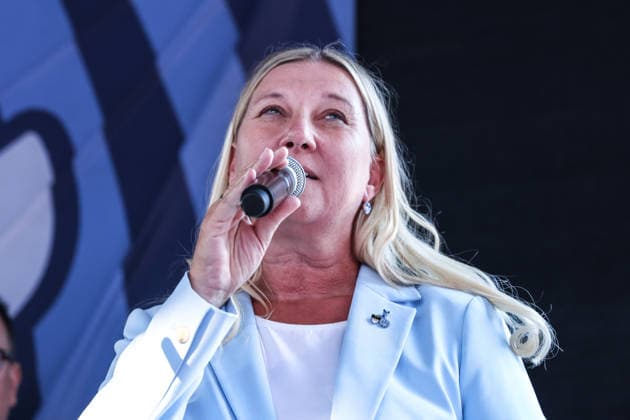 Fussball, 3.Liga Saison 2026 2027 Außerordentliche Mitgliederversammlung MSV Duisburg 16.07.2026, schauinsland-reisen-arena Veronika Henschel-Grontzki (Kandidatin aus dem Team Verantwortung) Duisburg schauinsland-reisen-arena Nordrhein-Westfalen Deutschland *** Sports, Soccer, 3rd Division Season 2026–2027 Extraordinary General Meeting of MSV Duisburg, July 16, 2026, Schauinsland Reisen Arena, Veronika Henschel Grontzki, candidate from the Team Verantwortung Duisburg group, Schauinsland Reisen Arena, North Rhine-Westphalia, Germany