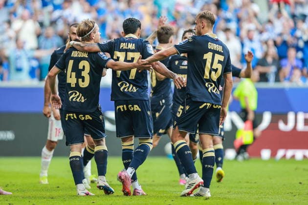 16.07.2026 POZNAN, PILKA NOZNA ( FOOTBALL ), STS SUPERPUCHAR POLSKI SEZON 2026 MECZ LECH POZNAN - GORNIK ZABRZE NZ. RADOSC BRAMKA GOL ANTONI KOZUBAL. , LUIS PALMA , MICHAL GURGUL FOTO JAKUB PIASECKI CYFRASPORT NEWSPIX.PL --- newspix.pl 
