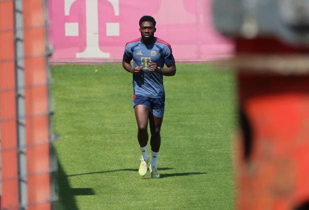 16.07.2026, FC Bayern Training , Saebenerstrasse Muenchen, Fussball, im Bild: Alphons Davies (FC Bayern Muenchen) *** July 16, 2026, FC Bayern Training, Saebenerstrasse, Munich, Soccer, Sports, Pictured: Alphons Davies, FC Bayern Munich
