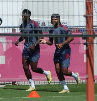 16.07.2026, FC Bayern Training , Saebenerstrasse Muenchen, Fussball, im Bild: Alphons Davies (FC Bayern Muenchen) und Serge Gnabry (FC Bayern Muenchen) *** July 16, 2026, FC Bayern Training, Saebenerstrasse, Munich, Soccer, Sports, Pictured: Alphons Davies of FC Bayern Munich and Serge Gnabry of FC Bayern Munich