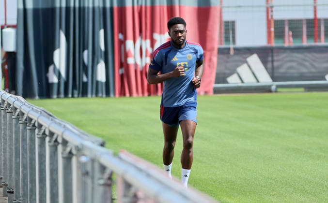 16.07.2026, FC Bayern Training , Saebenerstrasse Muenchen, Fussball, im Bild: Alphons Davies (FC Bayern Muenchen) *** July 16, 2026, FC Bayern Training, Saebenerstrasse, Munich, Soccer, Sports, Pictured: Alphons Davies, FC Bayern Munich