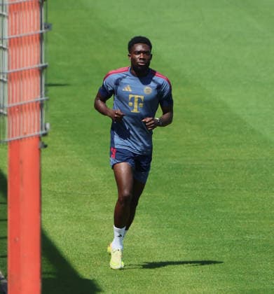 16.07.2026, FC Bayern Training , Saebenerstrasse Muenchen, Fussball, im Bild: Alphons Davies (FC Bayern Muenchen) *** July 16, 2026, FC Bayern Training, Saebenerstrasse, Munich, Soccer, Sports, Pictured: Alphons Davies, FC Bayern Munich