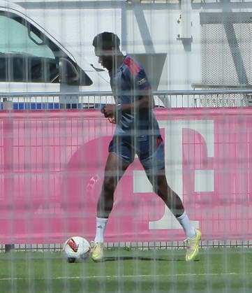 16.07.2026, FC Bayern Training , Saebenerstrasse Muenchen, Fussball, im Bild: Alphons Davies (FC Bayern Muenchen) am Ball *** July 16, 2026, FC Bayern Training, Saebenerstrasse, Munich, Soccer, Sports, Pictured: Alphons Davies of FC Bayern Munich with the ball