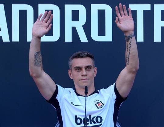 Belgian winger Leandro Trossard officially joins Besiktas from Arsenal ISTANBUL, TURKIYE - JULY 16: Belgian winger Leandro Trossard, who signed a 3+1 year contract with Besiktas from English club Arsenal, signs his contract during a signing ceremony held with fans in Istanbul, Turkiye on July 16, 2026. Islam Yakut Anadolu Istanbul Turkey. Editorial use only. Please get in touch for any other usage.  Copyright: x2026xAnadoluxIslamxYakutx