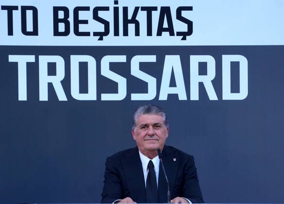 Belgian winger Leandro Trossard officially joins Besiktas from Arsenal ISTANBUL, TURKIYE - JULY 16: Belgian winger Leandro Trossard (not seen), who signed a 3+1 year contract with Besiktas from English club Arsenal, signs his contract during a signing ceremony held with fans in Istanbul, Turkiye on July 16, 2026. Besiktas Club President Serdal Adali also attended the signing ceremony. Islam Yakut Anadolu Istanbul Turkey. Editorial use only. Please get in touch for any other usage.  Copyright: x2026xAnadoluxIslamxYakutx