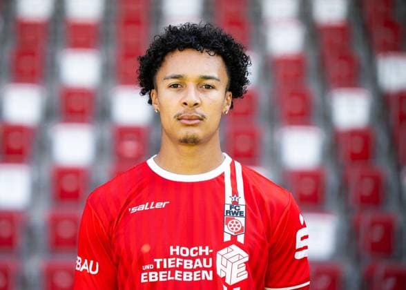 FUSSBALL REGIONALLIGA NORDOST FC ROT WEISS ERFURT - MEDIADAY I MANNSCHAFTSFOTO SAISON 2026-2027 ** NUR FÜR REDAKTIONELLE ZWECKE ** EDITORIAL USE ONLY **<p>16 07 2026-Erfurt: Fussball Regionalliga Nordost MediaDay Mannschaftsfoto Saison 2026-2027 Steigerwaldstadion FC Rot Weiss Erfurt im Foto: Nathan Justin Allen Claxton 19 (FC Rot-Weiß Erfurt) ( Deutschland Thueringen Erfurt Copyright: SaschaxFromm *** SOCCER REGIONAL LEAGUE NORTHEAST FC ROT WEISS ERFURT MEDIA DAY I TEAM PHOTO SEASON 2026–2027 ** FOR EDITORIAL PURPOSES ONLY ** EDITORIAL USE ONLY ** July 16, 2026 Erfurt Soccer Regional League Northeast Media Day Team Photo 2026–2027 Season Steigerwaldstadion FC Rot Weiss Erfurt in the photo: Nathan Justin Allen Claxton 19 FC Rot Weiss Erfurt Germany Thuringia Erfurt Copyright SaschaxFromm Copyright: SaschaxFromm doc86qtryj2uuaybqvoi8p ,EDITORIAL USE ONLY
