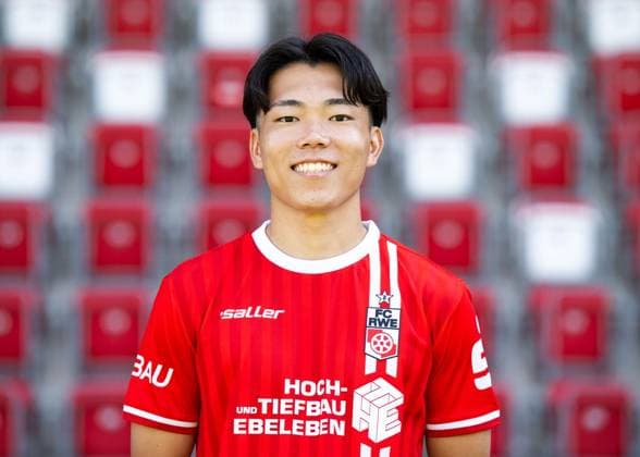 FUSSBALL REGIONALLIGA NORDOST FC ROT WEISS ERFURT - MEDIADAY I MANNSCHAFTSFOTO SAISON 2026-2027 ** NUR FÜR REDAKTIONELLE ZWECKE ** EDITORIAL USE ONLY **<p>16 07 2026-Erfurt: Fussball Regionalliga Nordost MediaDay Mannschaftsfoto Saison 2026-2027 Steigerwaldstadion FC Rot Weiss Erfurt im Foto: Hinata Gonda 34 (FC Rot-Weiß Erfurt) ( Deutschland Thueringen Erfurt Copyright: SaschaxFromm *** SOCCER REGIONAL LEAGUE NORTHEAST FC ROT WEISS ERFURT MEDIA DAY I TEAM PHOTO SEASON 2026–2027 ** FOR EDITORIAL PURPOSES ONLY ** EDITORIAL USE ONLY ** July 16, 2026 Erfurt Soccer Regional League Northeast Media Day Team Photo 2026–2027 Season Steigerwaldstadion FC Rot Weiss Erfurt in the photo: Hinata Gonda 34 FC Rot Weiss Erfurt Germany Thuringia Erfurt Copyright SaschaxFromm Copyright: SaschaxFromm doc86qtrzhyakj8ciea85l ,EDITORIAL USE ONLY