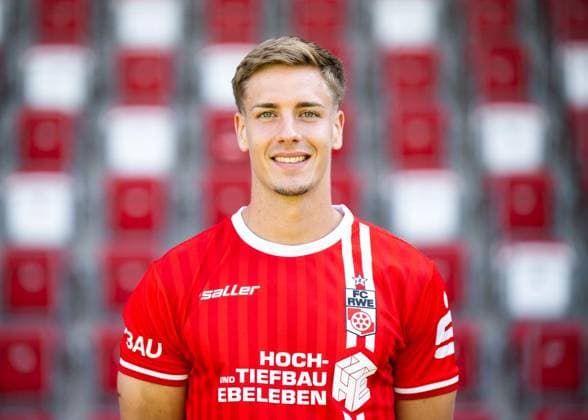 FUSSBALL REGIONALLIGA NORDOST FC ROT WEISS ERFURT - MEDIADAY I MANNSCHAFTSFOTO SAISON 2026-2027 ** NUR FÜR REDAKTIONELLE ZWECKE ** EDITORIAL USE ONLY **<p>16 07 2026-Erfurt: Fussball Regionalliga Nordost MediaDay Mannschaftsfoto Saison 2026-2027 Steigerwaldstadion FC Rot Weiss Erfurt im Foto: Laurenz Dehl 29 (FC Rot-Weiß Erfurt) ( Deutschland Thueringen Erfurt Copyright: SaschaxFromm *** SOCCER REGIONAL LEAGUE NORTHEAST FC ROT WEISS ERFURT MEDIA DAY I TEAM PHOTO SEASON 2026–2027 ** FOR EDITORIAL PURPOSES ONLY ** EDITORIAL USE ONLY ** July 16, 2026 Erfurt Soccer Regional League Northeast Media Day Team Photo 2026–2027 Season Steigerwald Stadium FC Rot Weiss Erfurt in the photo Laurenz Dehl 29 FC Rot Weiss Erfurt Germany Thuringia Erfurt Copyright SaschaxFromm Copyright: SaschaxFromm doc86qts0212ye18swzhia5 ,EDITORIAL USE ONLY