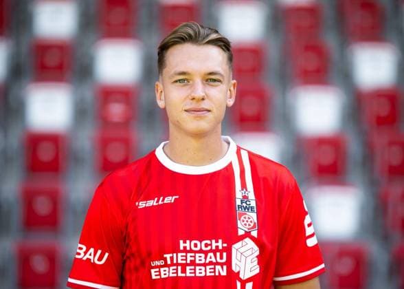 FUSSBALL REGIONALLIGA NORDOST FC ROT WEISS ERFURT - MEDIADAY I MANNSCHAFTSFOTO SAISON 2026-2027 ** NUR FÜR REDAKTIONELLE ZWECKE ** EDITORIAL USE ONLY **<p>16 07 2026-Erfurt: Fussball Regionalliga Nordost MediaDay Mannschaftsfoto Saison 2026-2027 Steigerwaldstadion FC Rot Weiss Erfurt im Foto: Til Linus Schwarz 3 (FC Rot-Weiß Erfurt) ( Deutschland Thueringen Erfurt Copyright: SaschaxFromm *** SOCCER REGIONAL LEAGUE NORTHEAST FC ROT WEISS ERFURT MEDIA DAY I TEAM PHOTO SEASON 2026–2027 ** FOR EDITORIAL PURPOSES ONLY ** EDITORIAL USE ONLY ** July 16, 2026 Erfurt Soccer Regional League Northeast Media Day Team Photo 2026–2027 Season Steigerwald Stadium FC Rot Weiss Erfurt in the photo: Til Linus Schwarz 3 FC Rot Weiss Erfurt Germany Thuringia Erfurt Copyright SaschaxFromm Copyright: SaschaxFromm doc86qtqyjg4okxl134u0x ,EDITORIAL USE ONLY