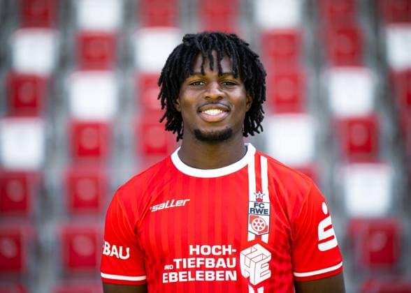 FUSSBALL REGIONALLIGA NORDOST FC ROT WEISS ERFURT - MEDIADAY I MANNSCHAFTSFOTO SAISON 2026-2027 ** NUR FÜR REDAKTIONELLE ZWECKE ** EDITORIAL USE ONLY **<p>16 07 2026-Erfurt: Fussball Regionalliga Nordost MediaDay Mannschaftsfoto Saison 2026-2027 Steigerwaldstadion FC Rot Weiss Erfurt im Foto: Ayooluwa Adesida 38 (FC Rot‘Weiß Erfurt) ( Deutschland Thueringen Erfurt Copyright: SaschaxFromm *** SOCCER REGIONAL LEAGUE NORTHEAST FC ROT WEISS ERFURT MEDIA DAY I TEAM PHOTO 2026–2027 SEASON ** FOR EDITORIAL USE ONLY ** EDITORIAL USE ONLY ** July 16, 2026 Erfurt Soccer Regional League Northeast Media Day Team Photo 2026–2027 Season Steigerwald Stadium FC Rot Weiss Erfurt Pictured: Ayooluwa Adesida 38 FC Rot‘Weiss Erfurt Germany Thuringia Erfurt Copyright SaschaxFromm Copyright: SaschaxFromm doc86qtqyo62061ht87diaj ,EDITORIAL USE ONLY