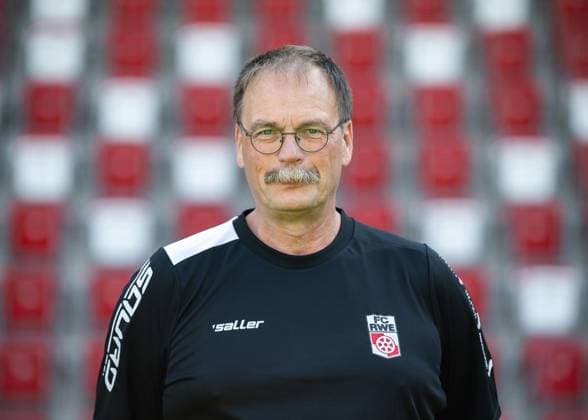 FUSSBALL REGIONALLIGA NORDOST FC ROT WEISS ERFURT - MEDIADAY I MANNSCHAFTSFOTO SAISON 2026-2027 ** NUR FÜR REDAKTIONELLE ZWECKE ** EDITORIAL USE ONLY **<p>16 07 2026-Erfurt: Fussball Regionalliga Nordost MediaDay Mannschaftsfoto Saison 2026-2027 Steigerwaldstadion FC Rot Weiss Erfurt im Foto: Andreas Autenrieth, Physiotherapeut (FC Rot-Weiß Erfurt) ( Deutschland Thueringen Erfurt Copyright: SaschaxFromm *** SOCCER REGIONAL LEAGUE NORTHEAST FC ROT WEISS ERFURT MEDIA DAY I TEAM PHOTO 2026–2027 SEASON ** FOR EDITORIAL USE ONLY ** EDITORIAL USE ONLY ** July 16, 2026 Erfurt Soccer Northeast Regional League Media Day Team Photo 2026–2027 Season Steigerwaldstadion FC Rot Weiss Erfurt in the photo: Andreas Autenrieth, Physical Therapist, FC Rot-Weiss Erfurt, Germany, Thuringia, Erfurt. Copyright SaschaxFromm Copyright: SaschaxFromm doc86qtrv0p7wyow04ntt9 ,EDITORIAL USE ONLY
