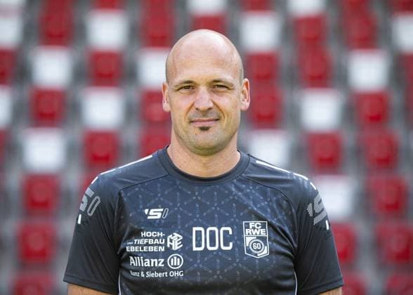FUSSBALL REGIONALLIGA NORDOST FC ROT WEISS ERFURT - MEDIADAY I MANNSCHAFTSFOTO SAISON 2026-2027 ** NUR FÜR REDAKTIONELLE ZWECKE ** EDITORIAL USE ONLY **<p>16 07 2026-Erfurt: Fussball Regionalliga Nordost MediaDay Mannschaftsfoto Saison 2026-2027 Steigerwaldstadion FC Rot Weiss Erfurt im Foto: Martin Jacobi, Mannschaftsarzt (FC Rot-Weiß Erfurt) ( Deutschland Thueringen Erfurt Copyright: SaschaxFromm *** SOCCER REGIONAL LEAGUE NORTHEAST FC ROT WEISS ERFURT MEDIA DAY I TEAM PHOTO 2026–2027 SEASON ** FOR EDITORIAL USE ONLY ** EDITORIAL USE ONLY ** July 16, 2026 Erfurt Soccer Northeast Regional League Media Day Team Photo 2026–2027 Season Steigerwald Stadium FC Rot Weiss Erfurt Pictured: Martin Jacobi, Team Doctor, FC Rot-Weiss Erfurt, Germany, Thuringia, Erfurt. Copyright SaschaxFromm Copyright: SaschaxFromm doc86qtrwiu2sp98ud0twl ,EDITORIAL USE ONLY