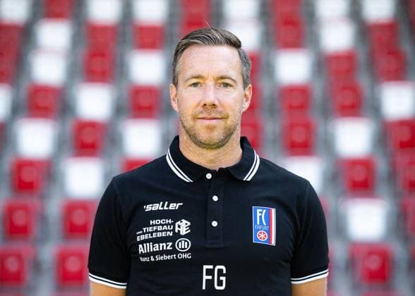 FUSSBALL REGIONALLIGA NORDOST FC ROT WEISS ERFURT - MEDIADAY I MANNSCHAFTSFOTO SAISON 2026-2027 ** NUR FÜR REDAKTIONELLE ZWECKE ** EDITORIAL USE ONLY **<p>16 07 2026-Erfurt: Fussball Regionalliga Nordost MediaDay Mannschaftsfoto Saison 2026-2027 Steigerwaldstadion FC Rot Weiss Erfurt im Foto: Trainer Fabian Gerber (FC Rot-Weiß Erfurt) ( Deutschland Thueringen Erfurt Copyright: SaschaxFromm *** SOCCER REGIONAL LEAGUE NORTHEAST FC ROT WEISS ERFURT MEDIA DAY I TEAM PHOTO SEASON 2026–2027 ** FOR EDITORIAL PURPOSES ONLY ** EDITORIAL USE ONLY ** July 16, 2026 Erfurt Soccer Regional League Northeast Media Day Team Photo 2026–2027 Season Steigerwaldstadion FC Rot Weiss Erfurt in the photo Coach Fabian Gerber FC Rot Weiss Erfurt Germany Thuringia Erfurt Copyright SaschaxFromm Copyright: SaschaxFromm doc86qtrwz1kef47pd7icx ,EDITORIAL USE ONLY