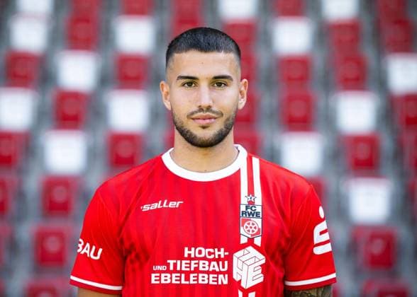 FUSSBALL REGIONALLIGA NORDOST FC ROT WEISS ERFURT - MEDIADAY I MANNSCHAFTSFOTO SAISON 2026-2027 ** NUR FÜR REDAKTIONELLE ZWECKE ** EDITORIAL USE ONLY **<p>16 07 2026-Erfurt: Fussball Regionalliga Nordost MediaDay Mannschaftsfoto Saison 2026-2027 Steigerwaldstadion FC Rot Weiss Erfurt im Foto: Sofiane Ikene 4 (FC Rot‘Weiß Erfurt) ( Deutschland Thueringen Erfurt Copyright: SaschaxFromm *** SOCCER REGIONAL LEAGUE NORTHEAST FC ROT WEISS ERFURT MEDIA DAY I TEAM PHOTO SEASON 2026–2027 ** FOR EDITORIAL PURPOSES ONLY ** EDITORIAL USE ONLY ** July 16, 2026 Erfurt Soccer Regional League Northeast Media Day Team Photo 2026–2027 Season Steigerwaldstadion FC Rot-Weiß Erfurt in the photo: Sofiane Ikene 4 FC Rot-Weiß Erfurt Germany Thuringia Erfurt Copyright SaschaxFromm Copyright: SaschaxFromm doc86qtrxwhxnn1gqq34iaj ,EDITORIAL USE ONLY