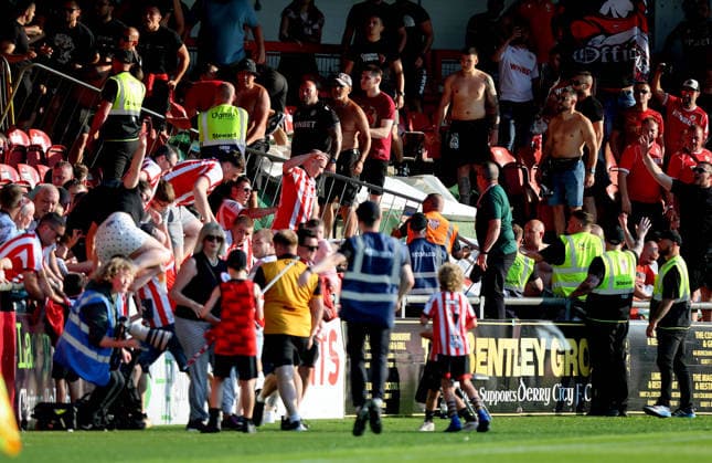 UEFA Europa League First Qualifying Round Second Leg, Ryan McBride Brandywell Stadium, Derry 16 7 2026 Derry City vs CSKA Sofia CSKA Sofia fans rush a barrier and the game is stopped CSKA Sofia fans rush a barrier and the game is stopped 16 7 2026  Copyright: xx RB1_9021