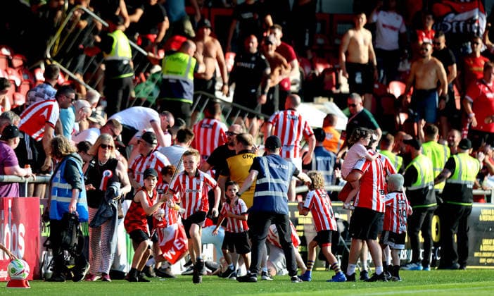 UEFA Europa League First Qualifying Round Second Leg, Ryan McBride Brandywell Stadium, Derry 16 7 2026 Derry City vs CSKA Sofia CSKA Sofia fans rush a barrier and the game is stopped CSKA Sofia fans rush a barrier and the game is stopped 16 7 2026  Copyright: xx RB1_9042