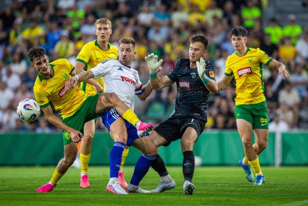 ZILINA - HAJDUK SPLIT Frantisek Kosa, Jakub Badzgon of Zilina and Dario Melnjak of Hajduk during the second leg of First qualifying round of UEFA Europa League football match between MSK Zilina and Hajduk Split at the MSK Zilina Stadium Pod Dubnom. Zilina, Slovakia, July 16, 2026. Photo by Branislav Racko Copyright: xx 080A4624