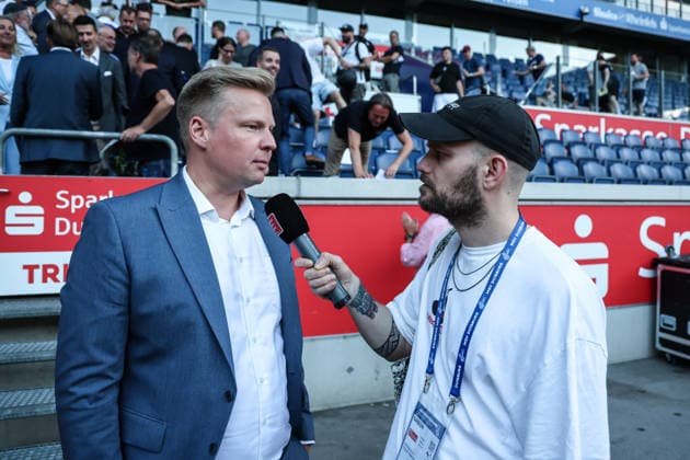 Fussball, 3.Liga Saison 2026 2027 Außerordentliche Mitgliederversammlung MSV Duisburg 16.07.2026, schauinsland-reisen-arena Sebastian Paradis (Team Paradis) im Interview nach den Wahlen Duisburg schauinsland-reisen-arena Nordrhein-Westfalen Deutschland *** Sports, Soccer, 3rd Division Season 2026–2027 Extraordinary General Meeting of MSV Duisburg, July 16, 2026, Schauinsland Reisen Arena: Interview with Sebastian Paradis and Team Paradis after the elections in Duisburg, Schauinsland Reisen Arena, North Rhine-Westphalia, Germany