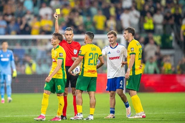 Yellow card to Andrei Florea during UEFA Europa league quali match - MSK Zilina - Hajduk Split, 16. july 2026 , Stadium pod Dubnom, Zilina, Slovakia Copyright: xMICHALxFAJT,ZOSPORTU.SKx MAR_8606
