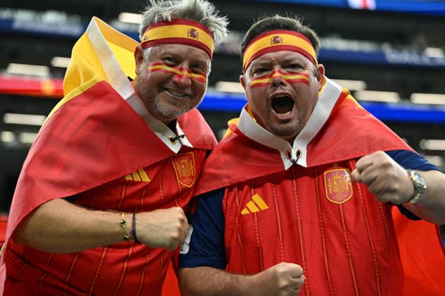 FIFA World Cup, WM, Weltmeisterschaft, Fussball 2026: France Vs Spain JUL 14 July 14, 2026: Spain fans excited for the FIFA World Cup semi-final matchup between France and Spain at Dallas Stadium in Arlington, Texas. Michael Dorn Cal Media (Credit Image: Â Michael Dorn Cal Sport Media) Arlington Tx USA EDITORIAL USE ONLY Copyright: xx ZUMA-20260714_zma_c04_001.jpg MichaelxDornx csmphotothree503757