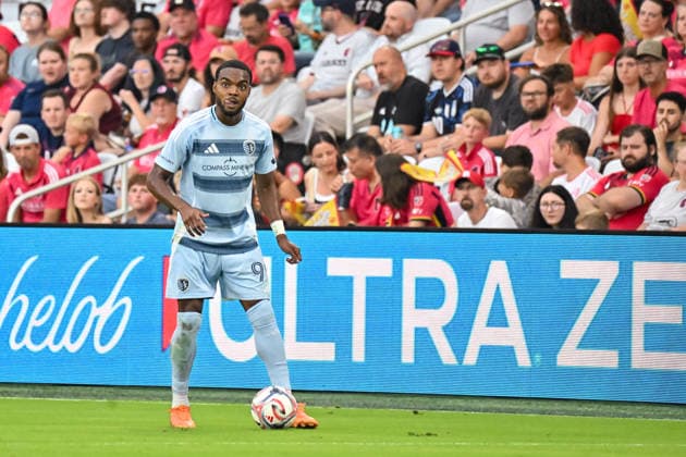 ST. LOUIS, MO - JULY 16: Jayden Reid (99) of the Sporting Kansas City controls the ball during the MLS, Fussball Herren, USA regular season match where St. Louis CITY SC hosted Sporting Kansas City on Thursday July 16th, 2026, at Energizer Park in St. Louis City, MO. (Photo by Rick Ulreich Icon Sportswire) SOCCER: JUL 16 MLS St. Louis CITY SC vs Sporting Kansas City EDITORIAL USE ONLY Icon26071603