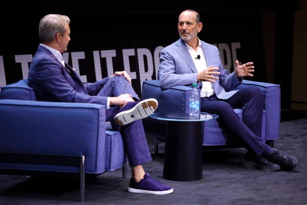 MLS, Fussball Herren, USA US-NY Rob Stone, sports anchor and studio analyst for FOX Sports (left), alongside Don Garber, MLS commissioner (right), during his appearance at the MLS marketing campaign on Thursday, July 16, 2026, in Manhattan, New York. This week, MLS launched a post-World Cup marketing campaign: Thank you, world; we ll take it from here. NEW YORK United States  Copyright: xDeccioxSerranox originalFilename:serrano-notitle260716_npsAt.jpg