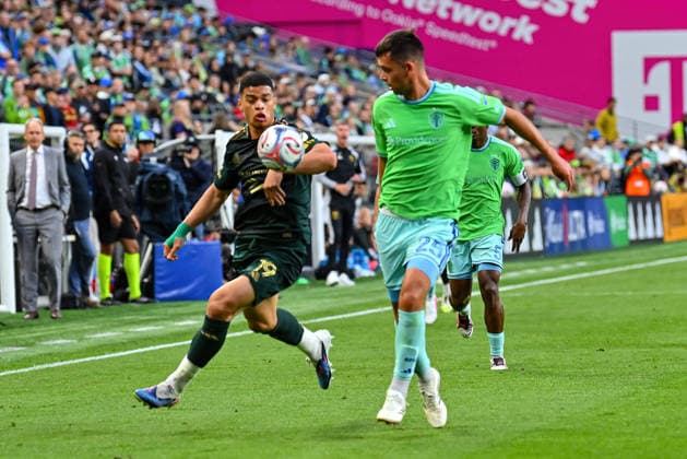 July 16, 2026: Portland Timbers Forward Kevin Kelsy (19) and Seattle Sounders Defender Jackson Ragen (25) during the MLS, Fussball Herren, USA match between Seattle Sounders FC and Portland Timbers FC in Seattle, WA. CSM MLS Soccer 2026: JUL 16 Seattle Sounders FC Vs Portland Timbers FC  - ZUMAc04_ 20260716_zma_c04_138 Copyright: xStevexFaberx