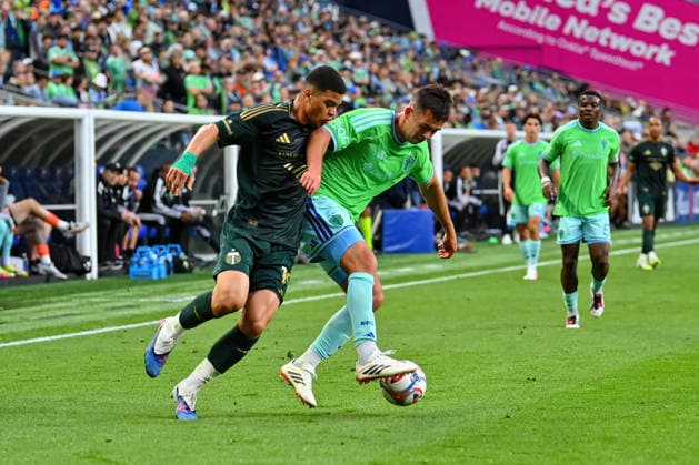 July 16, 2026: Seattle Sounders Defender Jackson Ragen (25) and Portland Timbers Forward Kevin Kelsy (19) compete for the ball during the MLS, Fussball Herren, USA match between Seattle Sounders FC and Portland Timbers FC in Seattle, WA. CSM MLS Soccer 2026: JUL 16 Seattle Sounders FC Vs Portland Timbers FC  - ZUMAc04_ 20260716_zma_c04_139 Copyright: xStevexFaberx