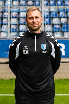 Spielanalyst Kevin Waliczek, 1. FC Magdeburg - 2. Fussball Bundesliga Porträttermin 2. BL 2026 2027 offizieller Fototermin 1. FC Magdeburg in der Avnet Arena in Magdeburg - Porträt, Portrait, Einzelbild, Deutschland, Fussball, Maenner, GER, 16.07.2026 *** Match Analyst Kevin Waliczek, 1. FC Magdeburg, 2. Bundesliga, Portrait Session, 2026–2027 Season, Official Photo Session, 1. FC Magdeburg at the Avnet Arena in Magdeburg, Portrait, Individual Photo, Germany, Soccer, Men, GER, July 16, 2026 Christian Schroedter