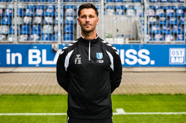 Athletiktrainer Felix Binsker, 1. FC Magdeburg - 2. Fussball Bundesliga Porträttermin 2. BL 2026 2027 offizieller Fototermin 1. FC Magdeburg in der Avnet Arena in Magdeburg - Porträt, Portrait, Einzelbild, Deutschland, Fussball, Maenner, GER, 16.07.2026 *** Athletics Coach Felix Binsker, 1. FC Magdeburg, 2. Bundesliga, Portrait Session, 2026–2027 Season, Official Photo Session, 1. FC Magdeburg at the Avnet Arena in Magdeburg, Portrait, Single Image, Germany, Soccer, Men, GER, July 16, 2026 Christian Schroedter