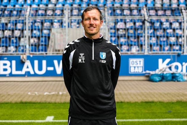 Torwart-Trainer Matthias Tischer, 1. FC Magdeburg - 2. Fussball Bundesliga Porträttermin 2. BL 2026 2027 offizieller Fototermin 1. FC Magdeburg in der Avnet Arena in Magdeburg - Porträt, Portrait, Einzelbild, Deutschland, Fussball, Maenner, GER, 16.07.2026 *** Goalkeeper Coach Matthias Tischer, 1. FC Magdeburg, 2. Bundesliga, Portrait Session, 2026–2027 Season, Official Photo Session, 1. FC Magdeburg at the Avnet Arena in Magdeburg, Portrait, Individual Photo, Germany, Soccer, Men, GER, July 16, 2026 Christian Schroedter