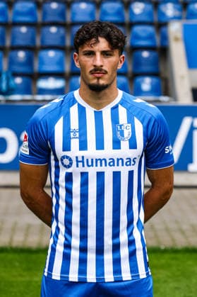 Eldin Dzogovic, 1. FC Magdeburg - 2. Fussball Bundesliga Porträttermin 2. BL 2026 2027 offizieller Fototermin 1. FC Magdeburg in der Avnet Arena in Magdeburg - Porträt, Portrait, Einzelbild, Deutschland, Fussball, Maenner, GER, 16.07.2026 *** Eldin Dzogovic, 1. FC Magdeburg, 2. Bundesliga, portrait session, 2026–2027 season, official photo shoot, 1. FC Magdeburg at the Avnet Arena in Magdeburg, portrait, individual photo, Germany, soccer, Men, GER, July 16, 2026 Christian Schroedter