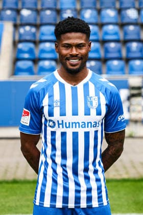 Moritz Broni Kwarteng 1. FC Magdeburg - 2. Fussball Bundesliga Porträttermin 2. BL 2026 2027 offizieller Fototermin 1. FC Magdeburg in der Avnet Arena in Magdeburg - Porträt, Portrait, Einzelbild, Deutschland, Fussball, Maenner, GER, 16.07.2026 *** Moritz Broni Kwarteng 1 FC Magdeburg 2 Bundesliga Soccer Portrait Session 2 BL 2026–2027 Official Photo Session 1 FC Magdeburg at the Avnet Arena in Magdeburg Portrait, Individual Photo, Germany, Soccer, Men, GER, July 16, 2026 Christian Schroedter