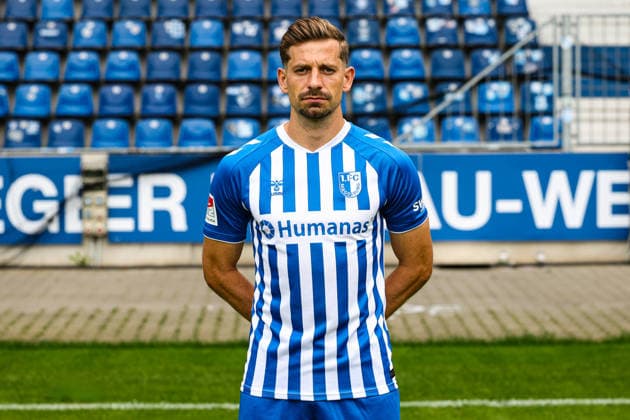 Alexander Nollenberger, 1. FC Magdeburg - 2. Fussball Bundesliga Porträttermin 2. BL 2026 2027 offizieller Fototermin 1. FC Magdeburg in der Avnet Arena in Magdeburg - Porträt, Portrait, Einzelbild, Deutschland, Fussball, Maenner, GER, 16.07.2026 *** Alexander Nollenberger, 1. FC Magdeburg, 2. Bundesliga, portrait session, 2026–2027 season, official photo shoot for 1. FC Magdeburg at the Avnet Arena in Magdeburg, portrait, individual photo, Germany, soccer, Men, GER, July 16, 2026 Christian Schroedter