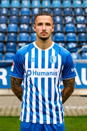 Falko Michel, 1. FC Magdeburg - 2. Fussball Bundesliga Porträttermin 2. BL 2026 2027 offizieller Fototermin 1. FC Magdeburg in der Avnet Arena in Magdeburg - Porträt, Portrait, Einzelbild, Deutschland, Fussball, Maenner, GER, 16.07.2026 *** Falko Michel, 1. FC Magdeburg, 2. Bundesliga, portrait session, 2026–2027 season, official photo shoot for 1. FC Magdeburg at the Avnet Arena in Magdeburg, portrait, individual photo, Germany, soccer, Men, GER, July 16, 2026 Christian Schroedter