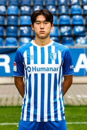 Doyoung Yoon 1. FC Magdeburg - 2. Fussball Bundesliga Porträttermin 2. BL 2026 2027 offizieller Fototermin 1. FC Magdeburg in der Avnet Arena in Magdeburg - Porträt, Portrait, Einzelbild, Deutschland, Fussball, Maenner, GER, 16.07.2026 *** Doyoung Yoon 1 FC Magdeburg 2 Bundesliga Soccer Portrait Session 2nd Division 2026–2027 Official Photo Session 1 FC Magdeburg at the Avnet Arena in Magdeburg Portrait, Individual Photo, Germany, Soccer, Men, GER, July 16, 2026 Christian Schroedter