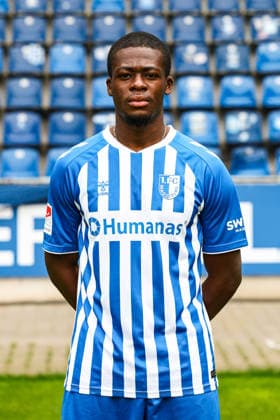 Pierre Nadjombe, 1. FC Magdeburg - 2. Fussball Bundesliga Porträttermin 2. BL 2026 2027 offizieller Fototermin 1. FC Magdeburg in der Avnet Arena in Magdeburg - Porträt, Portrait, Einzelbild, Deutschland, Fussball, Maenner, GER, 16.07.2026 *** Pierre Nadjombe, 1. FC Magdeburg, 2. Bundesliga, portrait session, 2026–2027 season, official photo shoot, 1. FC Magdeburg at the Avnet Arena in Magdeburg, portrait, individual photo, Germany, soccer, Men, GER, July 16, 2026 Christian Schroedter