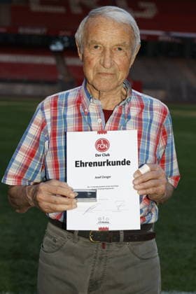 Josef Joe Zenger (Ehrung für 70jährige Mitgliedschaft, Meisterspieler 1.FCN 1961) beim Ehrungsabend 2026 des 1. FCN Dachverein e.V. im Max-Morlock-Stadion. Nürnberg, 16.07.2026 Nürnberg Max Morlock Stadion Bayern D *** Josef Joe Zenger Honored for 70 Years of Membership; 1 FCN 1961 All-Star at the 2026 Honors Night hosted by 1 FCN Dachverein e.V. at Max Morlock Stadium in Nuremberg, July 16, 2026, Nuremberg, Max Morlock Stadium, Bavaria, Germany Copyright: xAgenturxMatthiasxWehnertx xReinhardxZichyx