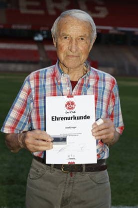 Josef Joe Zenger (Ehrung für 70jährige Mitgliedschaft, Meisterspieler 1.FCN 1961) beim Ehrungsabend 2026 des 1. FCN Dachverein e.V. im Max-Morlock-Stadion. Nürnberg, 16.07.2026 Nürnberg Max Morlock Stadion Bayern D *** Josef Joe Zenger Honored for 70 Years of Membership; 1 FCN 1961 All-Star at the 2026 Honors Night hosted by 1 FCN Dachverein e.V. at Max Morlock Stadium in Nuremberg, July 16, 2026, Nuremberg, Max Morlock Stadium, Bavaria, Germany Copyright: xAgenturxMatthiasxWehnertx xReinhardxZichyx
