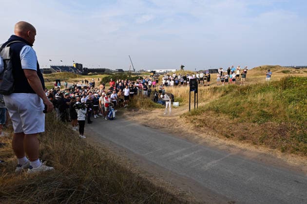Keegan Bradley (USA) in trouble off the 1st tee as he has to drop onto a walkway and play over the greenskeepers compound 154th Open Golf Championships, Royal Birkdale, Southport, UK - 17 Jul 2026Southport Royal Birkdale United Kingdom  Copyright: xGreigxCowie Shutterstockx 16988294w
