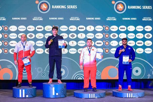 Wrestling Ranking Series Polyak & Janos & Istvan Memorial Podium 125kg FS - Gold: Yedige Kassimbek (KAZ), Silver: Kamil Tomasz Kosciolek (POL), Bronze: Buheeerdun Buheeerdun (CHN), Rajat Ruhal (IND) *** Wrestling Ranking Series: Janos Istvan Polyak Memorial – Podium: 125 kg Freestyle – Gold: Kassimbek Yedige (KAZ); Silver: Tomasz Kosciolek (POL); Bronze: Buheeerdun Buheeerdun (CHN); Rajat Ruhal (IND) Copyright: xUnitedxWorldxWrestlingx xAmirrezx United World Wrestling Kadir C