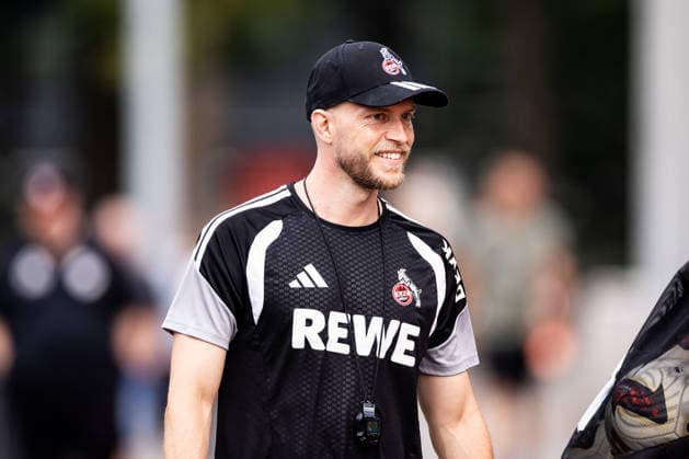 COLOGNE, GERMANY - JULY 17: Rene Wagner (Head Coach 1. FC Koeln) arriving at the trainings pitch smiling during a training session of season 2026 27 at Geissbockheim on July 17, 2026 in Cologne, Germany. North Rhine Westphalia Germany Copyright: xSteffiexWunderlx