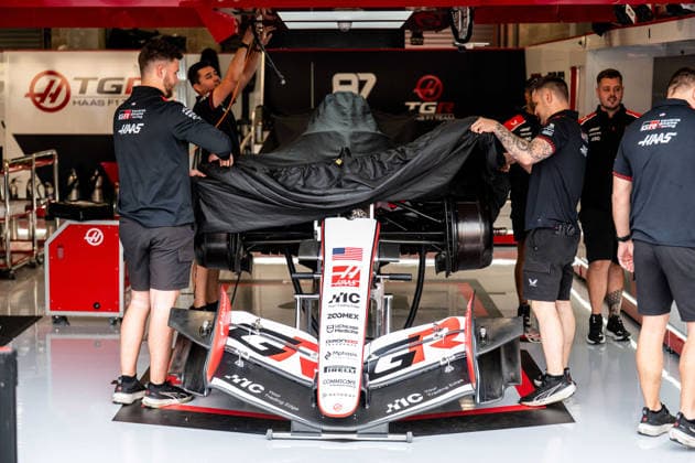 F1 - BELGIAN GRAND PRIX 2026 mechanic, mecanicien, mechanics, Haas F1 Team, FIA curfew car cover garage, box, during the Formula 1 Belgian Grand Prix 2026, 10th round of the 2026 Formula One World Championship, WM, Weltmeisterschaft from July 17 to 19, 2026 on the Circuit de Spa-Francorchamps, in Stavelot, Belgium - StavelotBelgium  Copyright: xALBERTOxVIMERCATIx