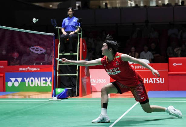(260717) -- TOKYO, July 17, 2026 -- Chen Yufei hits a return during the women s singles quarterfinal match between Chen Yufei of China and Sim Yu Jin of South Korea at the Japan Badminton Open 2026 in Tokyo, Japan, July 17, 2026. ) (SP)JAPAN-TOKYO-BADMINTON-JAPAN OPEN 2026-WOMEN S SINGLES-QUARTERFINALS YuexChenxing 