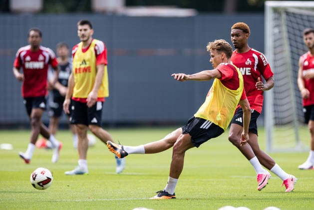COLOGNE, GERMANY - JULY 17: Sebastian Sebulonsen (1. FC Koeln, 28) controls the ball during a training session of season 2026 27 at Geissbockheim on July 17, 2026 in Cologne, Germany. North Rhine Westphalia Germany Copyright: xSteffiexWunderlx