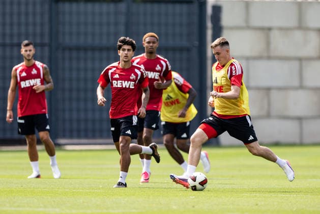 COLOGNE, GERMANY - JULY 17: Isak Johannesson (1. FC Koeln, 18) controls the ball during a training session of season 2026 27 at Geissbockheim on July 17, 2026 in Cologne, Germany. North Rhine Westphalia Germany Copyright: xSteffiexWunderlx