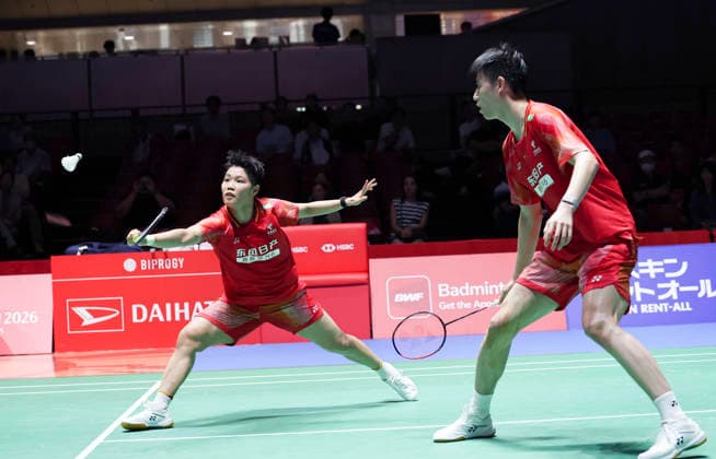 (260717) -- TOKYO, July 17, 2026 -- Feng Yanzhe (R) and Huang Dongping compete during the mixed doubles quarterfinal match between Feng Yanzhe Huang Dongping of China and Ye Hong-wei Nicole Gonzales Chan of Chinese Taipei at the Japan Badminton Open 2026 in Tokyo, Japan, July 17, 2026. ) (SP)JAPAN-TOKYO-BADMINTON-JAPAN OPEN 2026-MIXED DOUBLES-QUARTERFINALS YuexChenxing 
