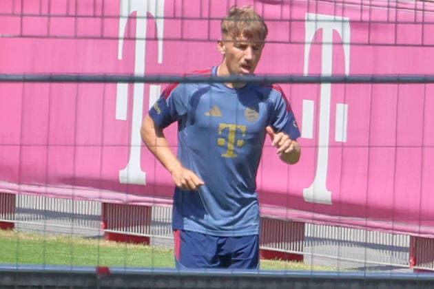 42 Lennart Karl, laufen, Lauftraining, Reha-Training, Portraet, Portrait, Fussball FC Bayern München Training an der Säbenerstrasse 17.07.2026 FOTO: Mladen Lackovic LakoPress *** 42 Lennart Karl, running, running training, rehabilitation training, portrait, soccer, FC Bayern Munich training at Säbenerstrasse, July 17, 2026. PHOTO: Mladen Lackovic, LakoPress