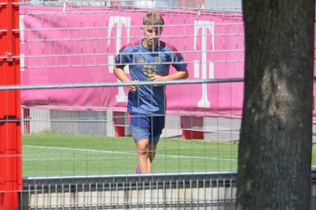 42 Lennart Karl, laufen, Lauftraining, Reha-Training, Portraet, Portrait, Fussball FC Bayern München Training an der Säbenerstrasse 17.07.2026 FOTO: Mladen Lackovic LakoPress *** 42 Lennart Karl, running, running training, rehabilitation training, portrait, soccer, FC Bayern Munich training at Säbenerstrasse, July 17, 2026. PHOTO: Mladen Lackovic, LakoPress